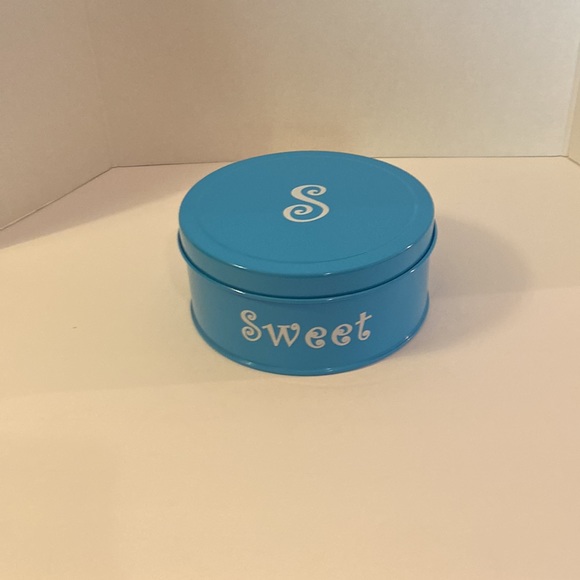 Nested/Stackable Round Kitchen Tins - Picture 9 of 11